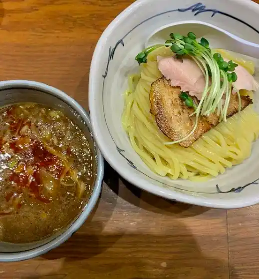 麺や　百日紅の写真