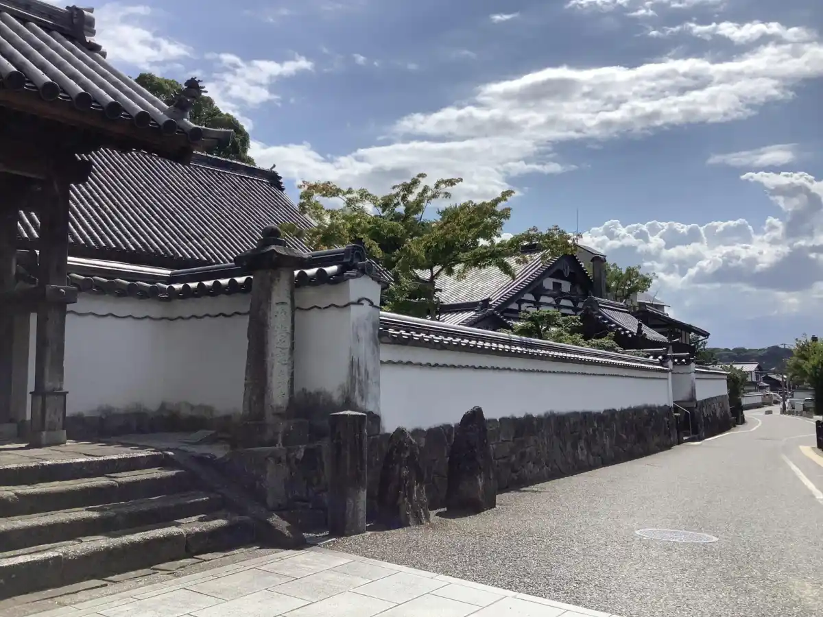 光明寺前の国博通りの写真