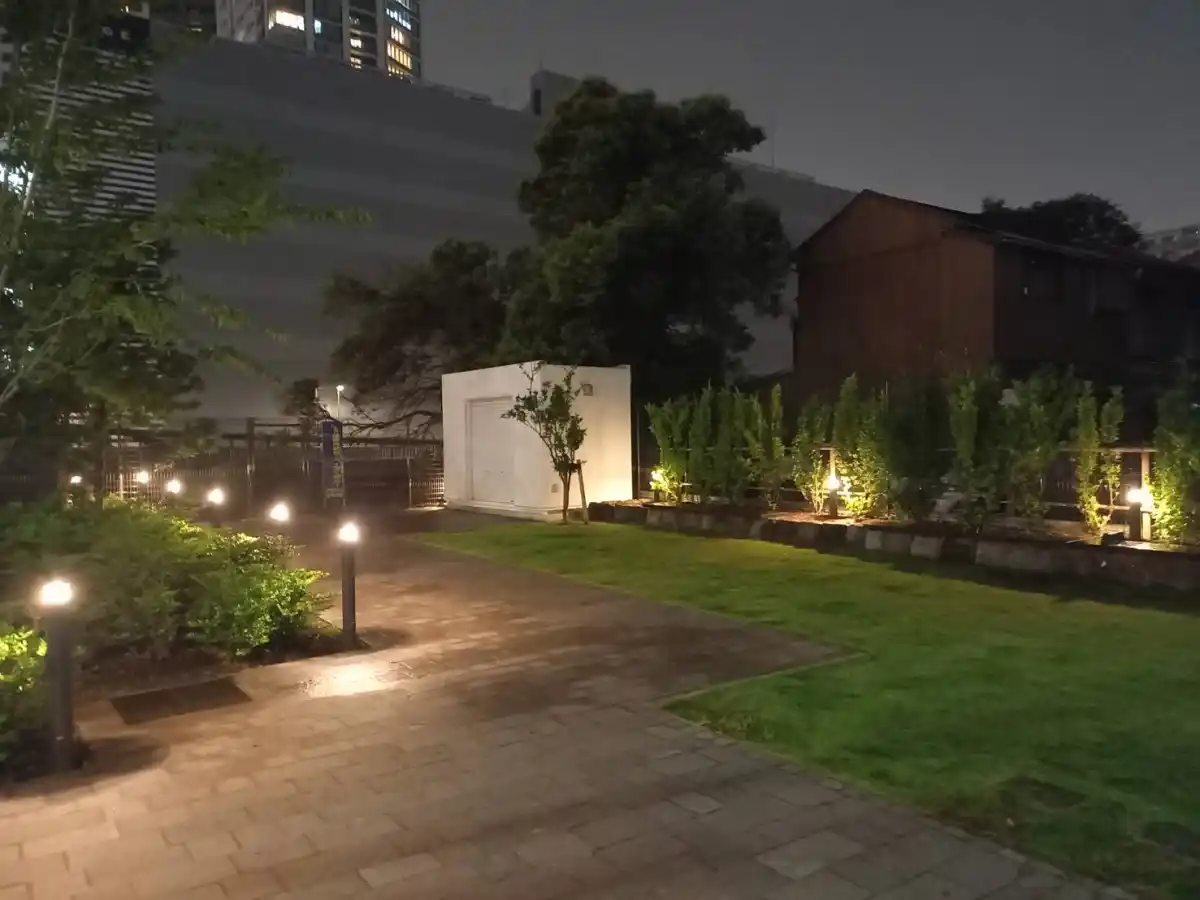 夜のオシャレな間接照明の写真