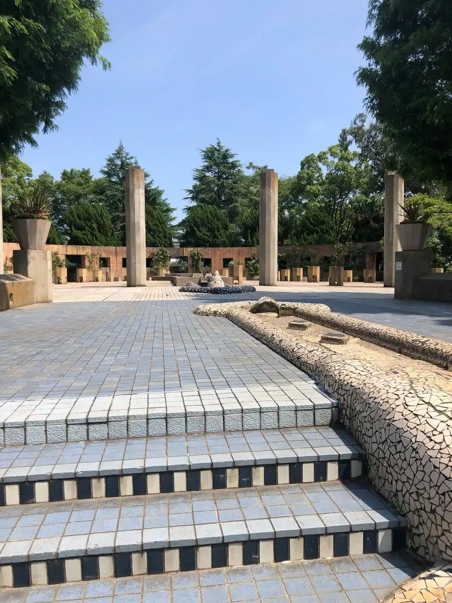 山下公園に突如として現れるダンジョンの写真