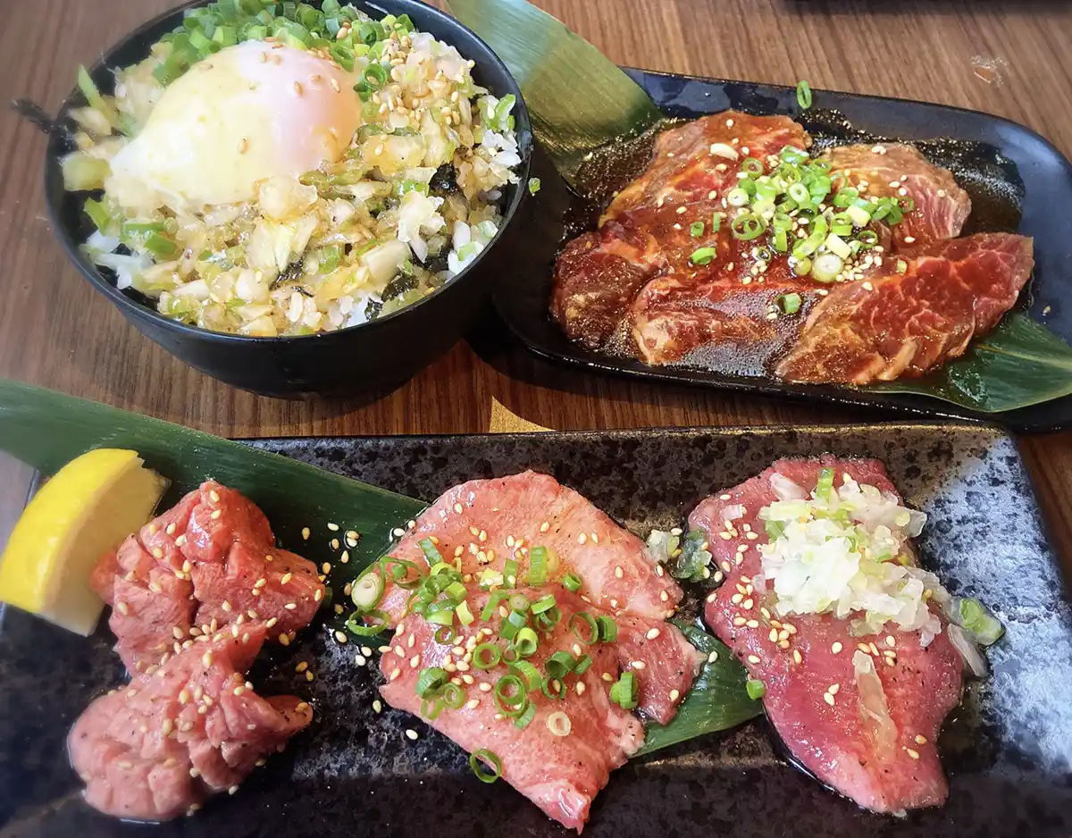 焼肉酒場ともさんかくの写真