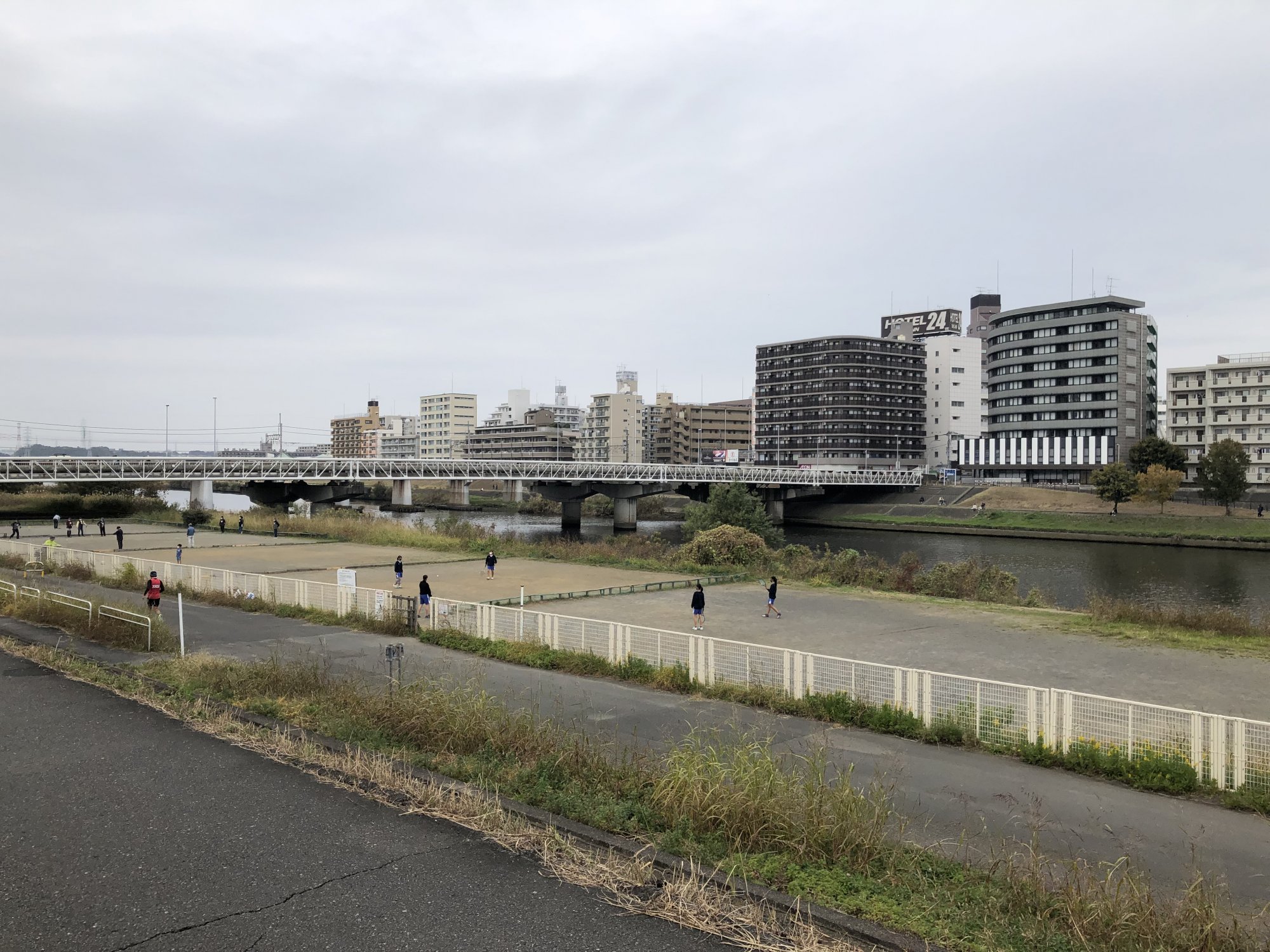 鶴見川樽町公園の写真