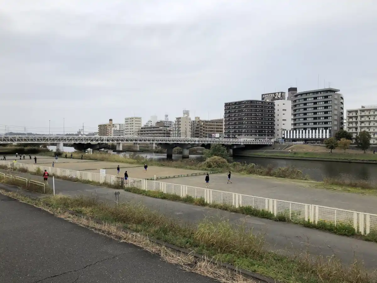 鶴見川樽町公園の写真