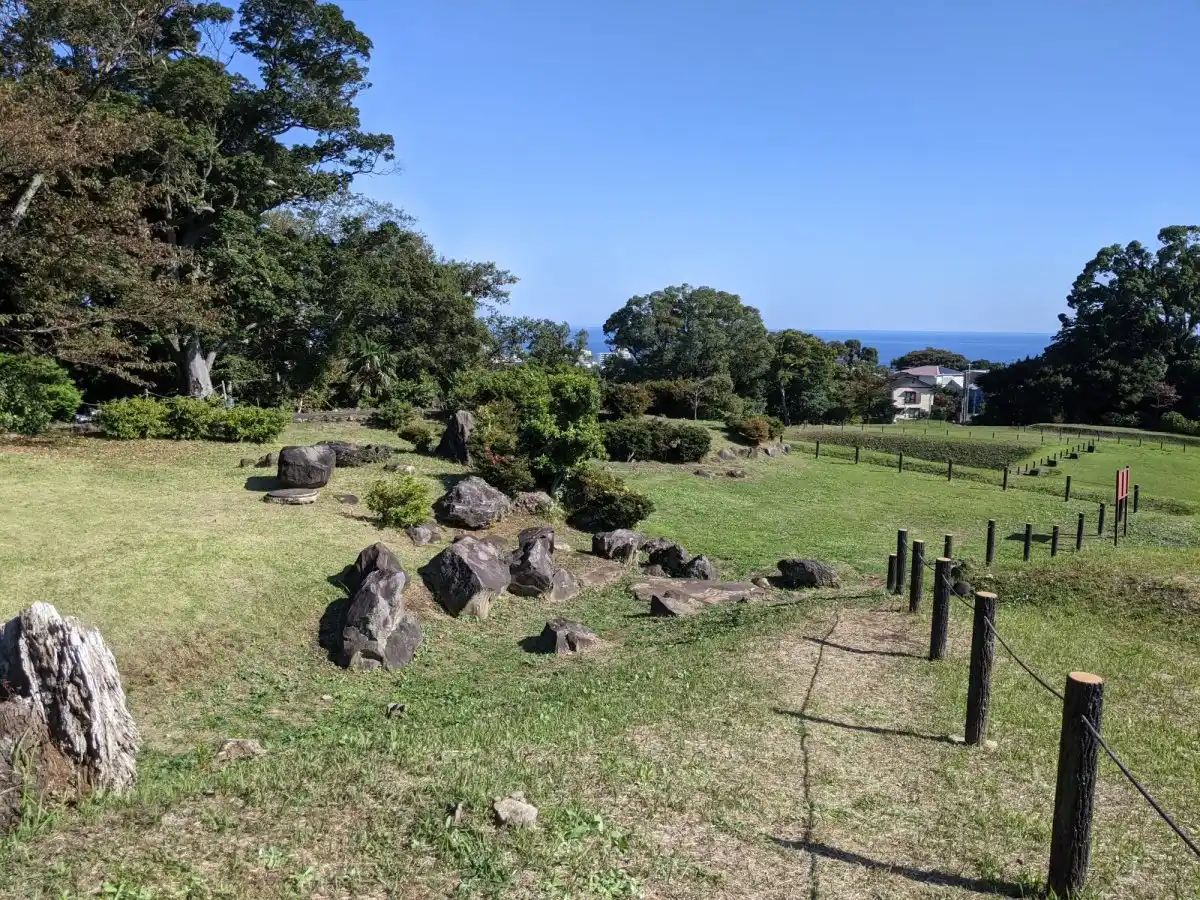 小田原城 三の丸外郭新堀土塁の写真