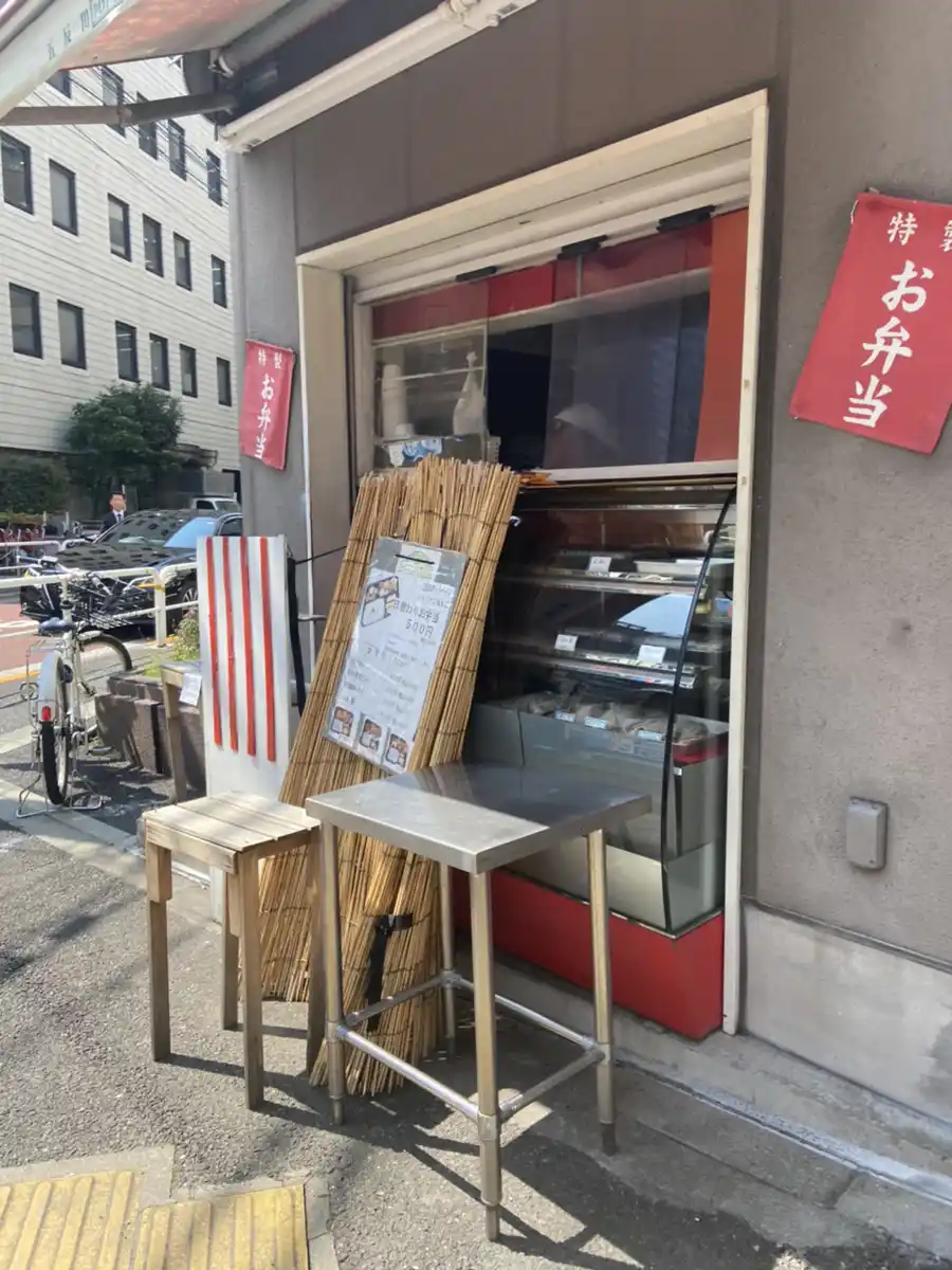 お弁当とサンドイッチのポットベリィの写真