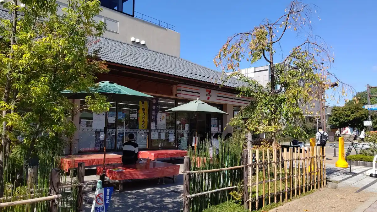 セブン-イレブン 京都平安神宮前店の写真