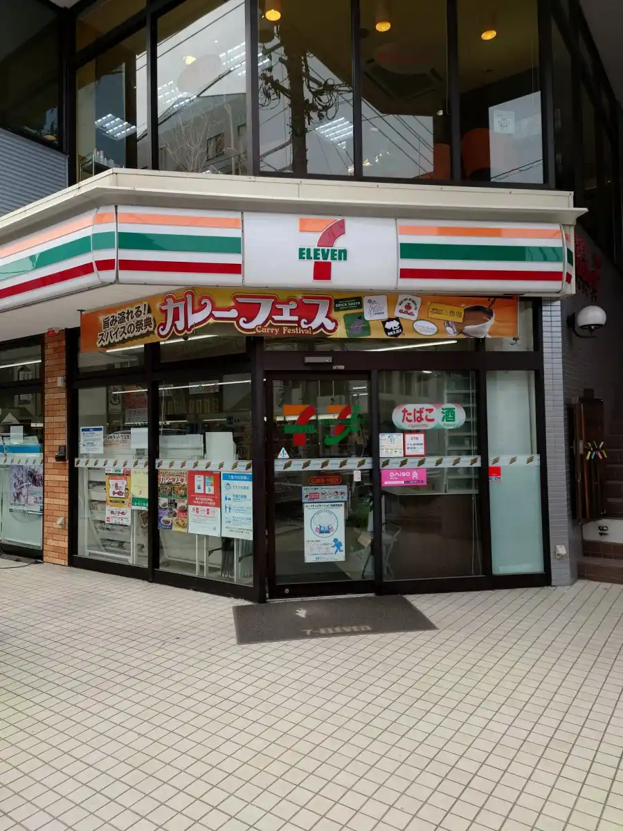 セブンイレブン　広島楽々園店の写真