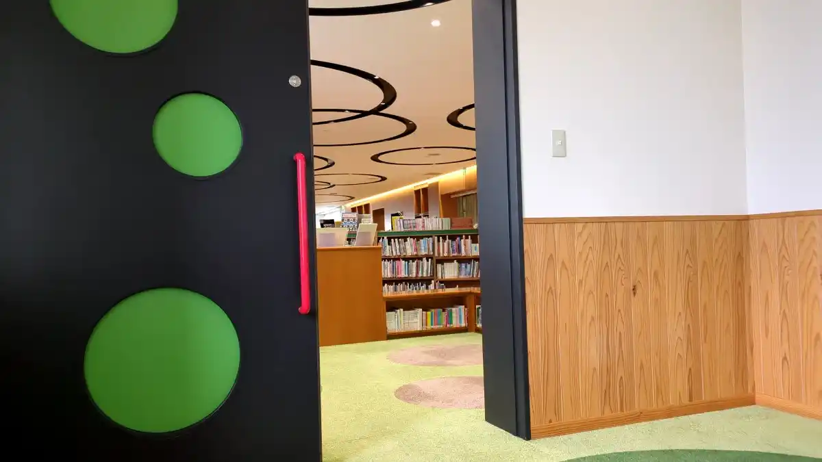 浦安市立中央図書館の写真